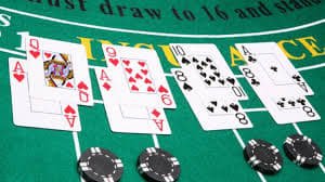 Antarmuka aplikasi mobile mpo666 menampilkan meja live-dealer dan menu sportsbook